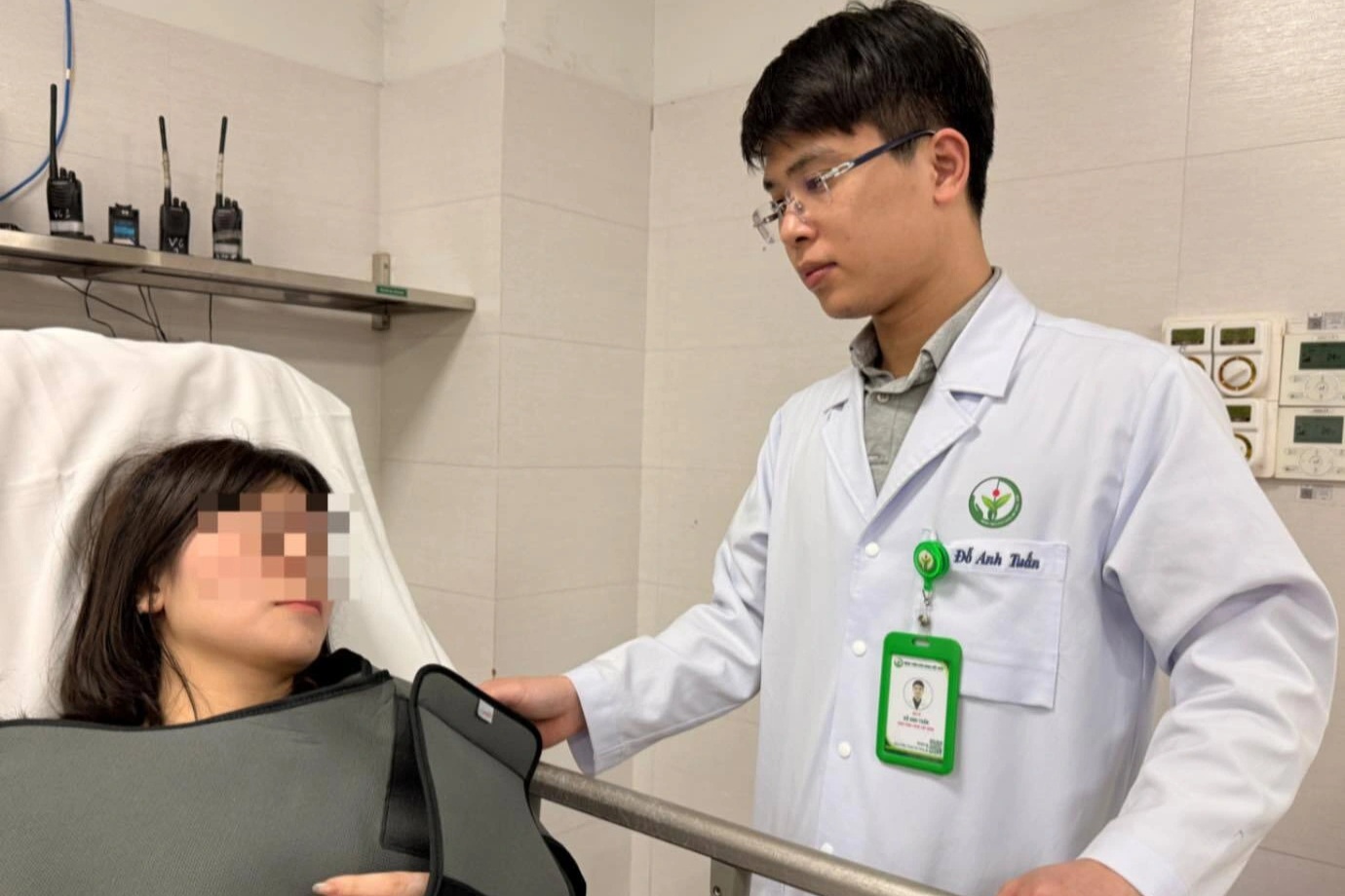 Bệnh viện Việt Đức tiếp nhận 4 nạn nhân vụ xe khách rơi vực ở Sơn La