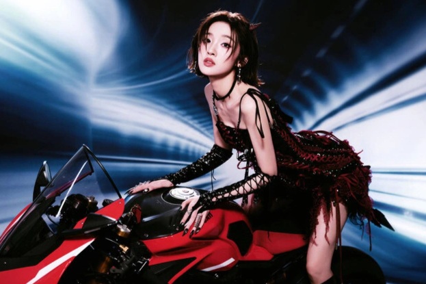 Mỹ nhân gây sốt khắp Trung Quốc nhờ “màn rap thảm họa"
