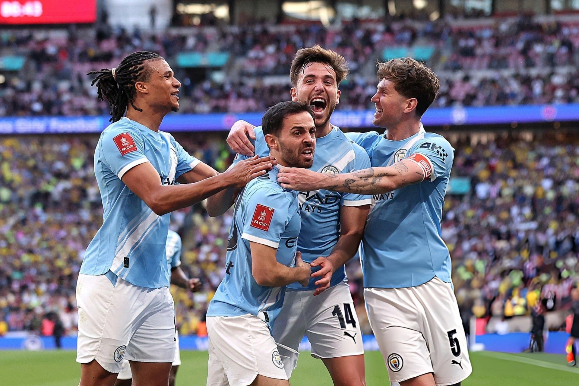 Man City ngược dòng kịch tính, tiến vào chung kết FA Cup