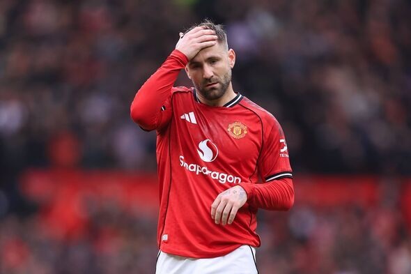 Man Utd trả giá đắt sau chiến thắng quan trọng