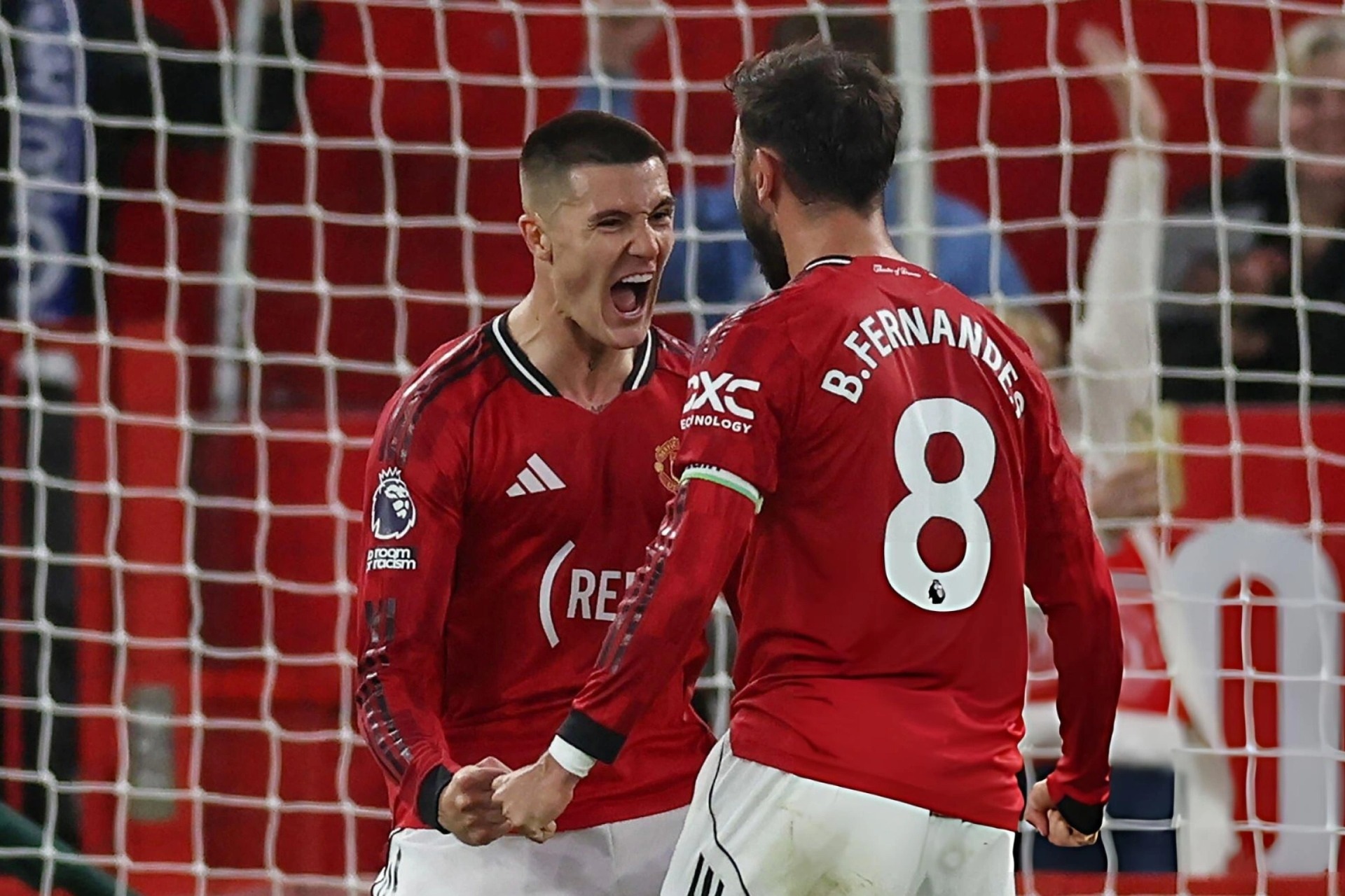 Man Utd đánh bại Brentford, chạm một tay vào vé dự Champions League