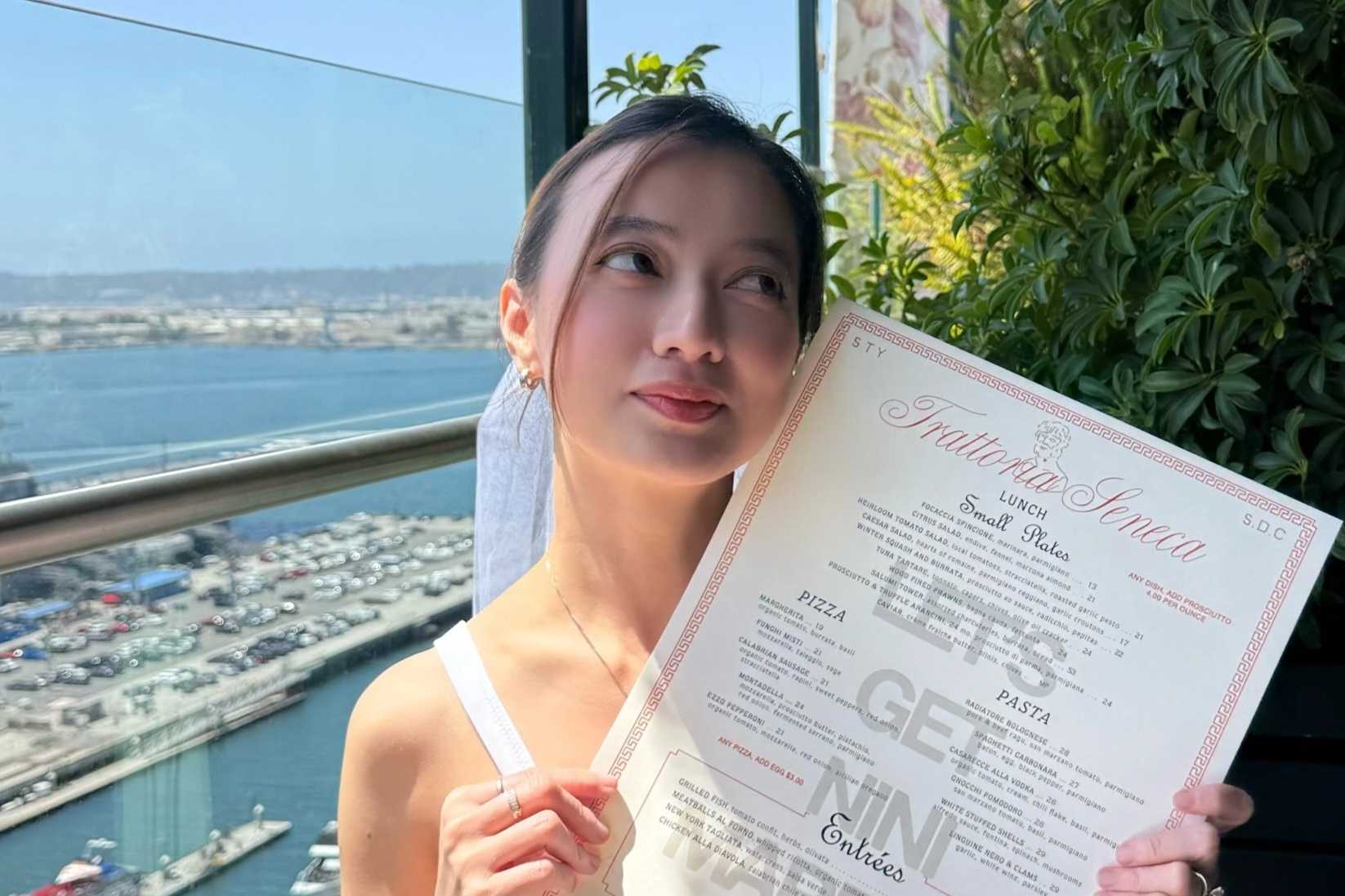 "Bé" Xuân Nghi mở tiệc độc thân, rạng rỡ trước ngày cưới