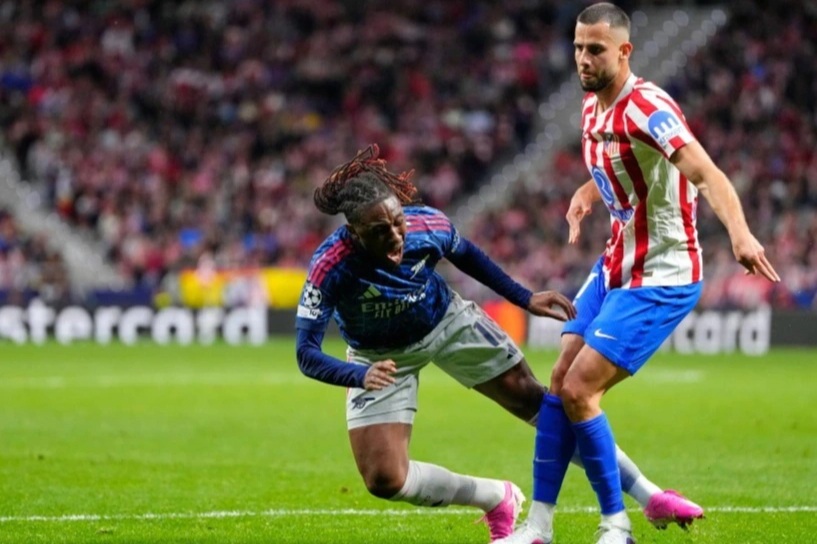 Arsenal bức xúc khi bị “cướp trắng” quả phạt đền