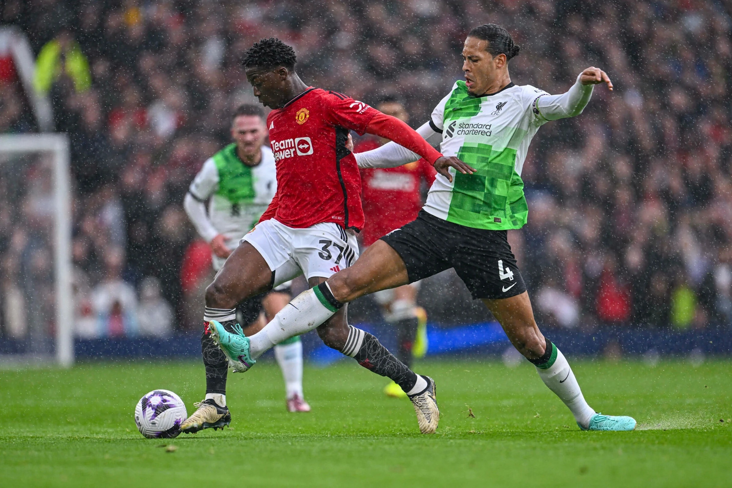 Siêu máy tính dự đoán bất ngờ về trận quyết đấu giữa Man Utd và Liverpool