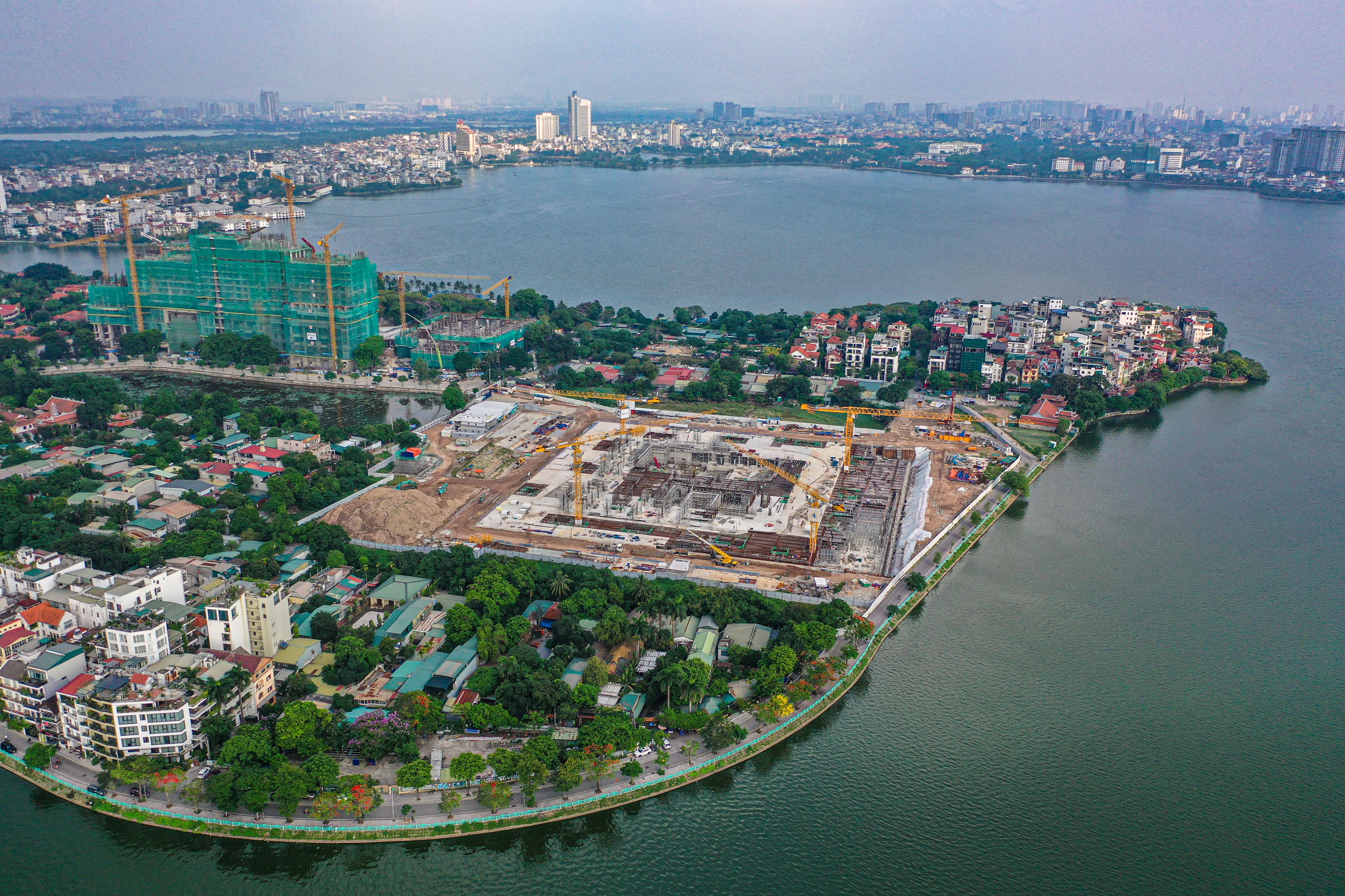 Nhà hát Opera Hà Nội dần lộ hình hài bên hồ Tây sau 7 tháng thi công