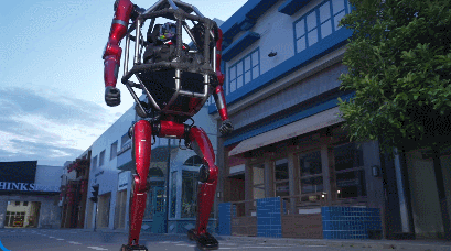 Công ty Trung Quốc ra mắt robot có người lái như phim khoa học viễn tưởng