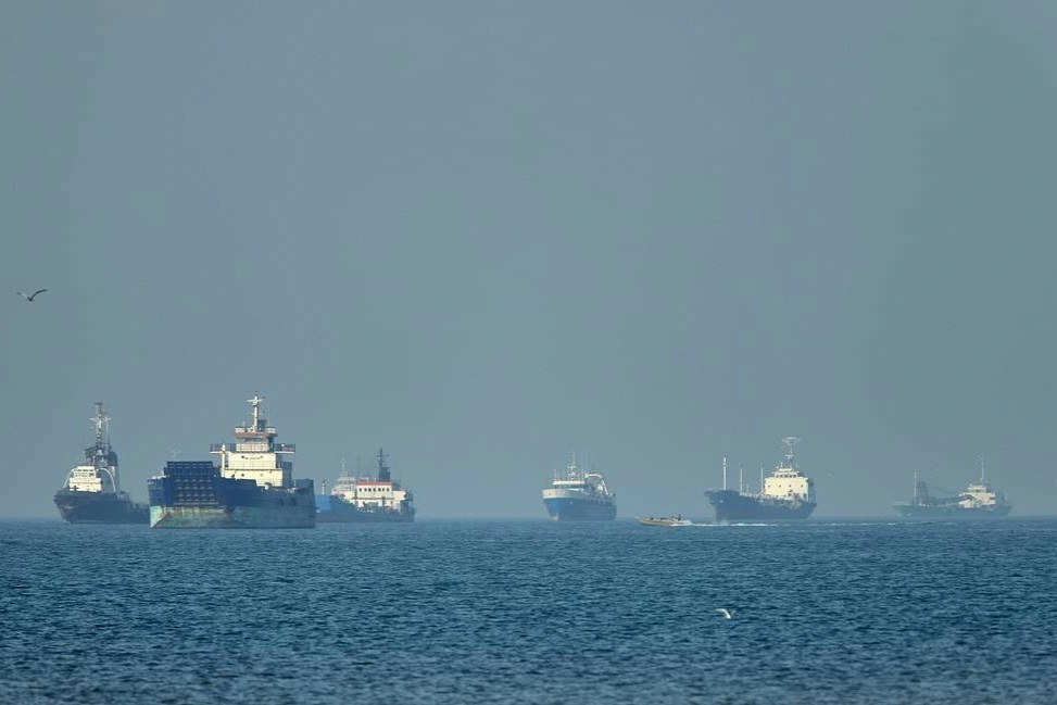 Rộ tin Mỹ bí mật dẫn tàu qua eo biển Hormuz