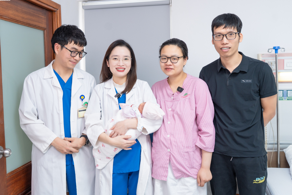 Nam giới vô tinh tăng cơ hội làm cha nhờ phương pháp hỗ trợ sinh sản hiện đại