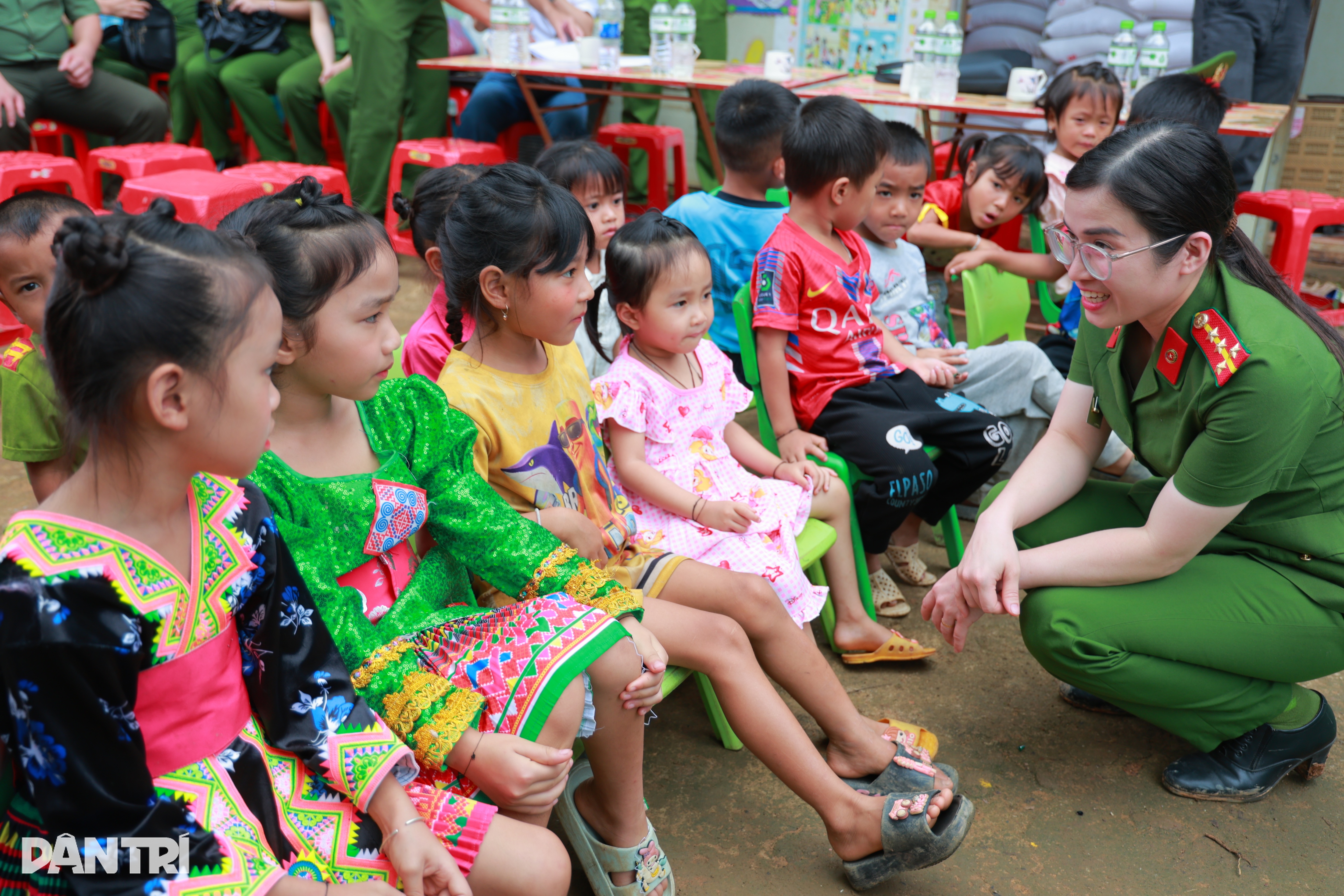 Donors support to build houses and schools in Dien Bien - 1