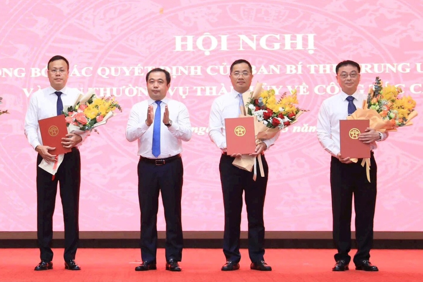 Hà Nội công bố nhiều quyết định về công tác cán bộ