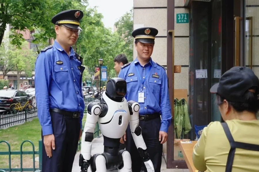 Trung Quốc sử dụng robot hình người để quản lý đô thị