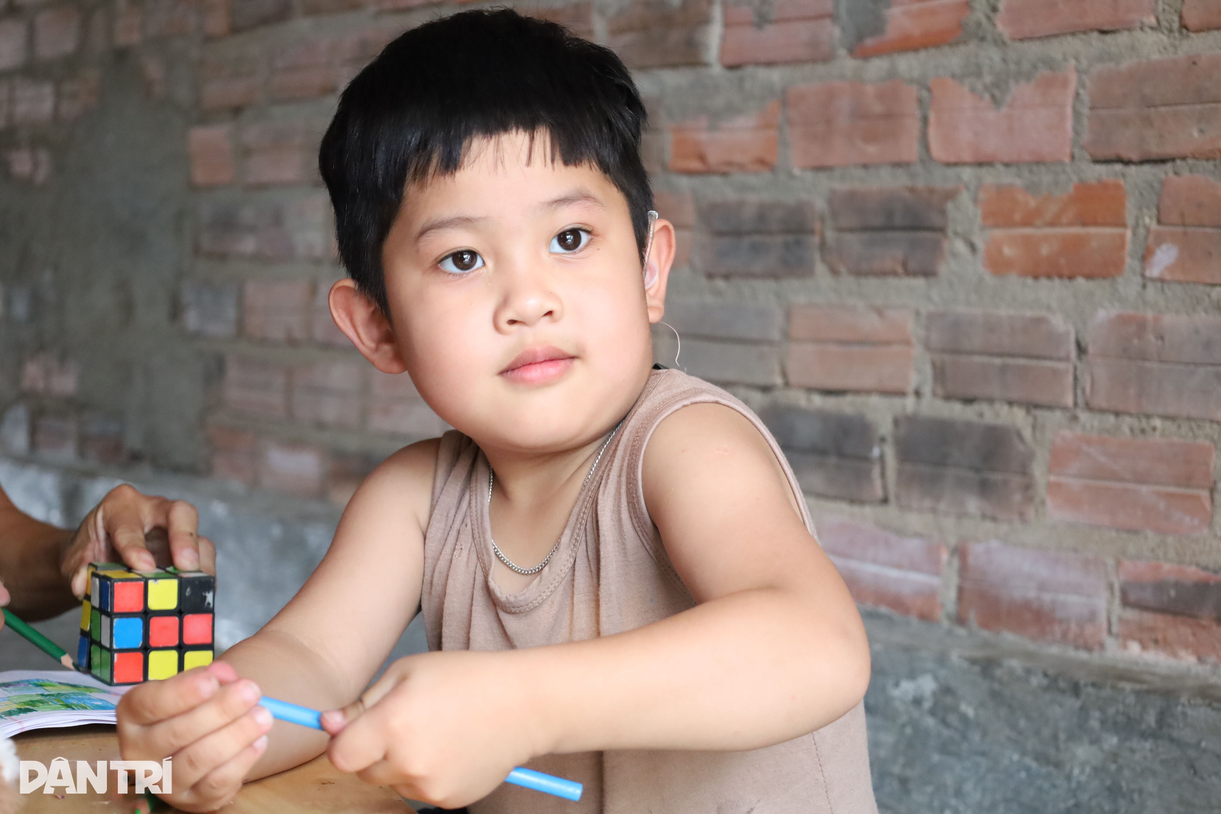 Được hỗ trợ hơn nửa tỷ đồng, bé trai “chạm” tới ước mơ nghe, nói