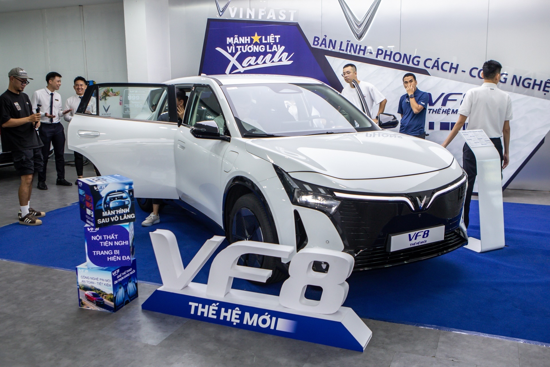 Nhiều người tranh thủ chốt cọc VF 8 thế hệ mới trước khi hết hạn ưu đãi