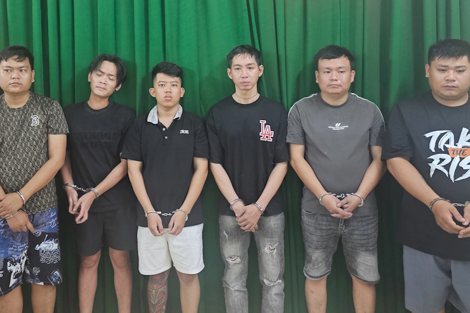 Nhóm người mang rìu cướp tiệm vàng sa lưới sau 2 ngày lẩn trốn