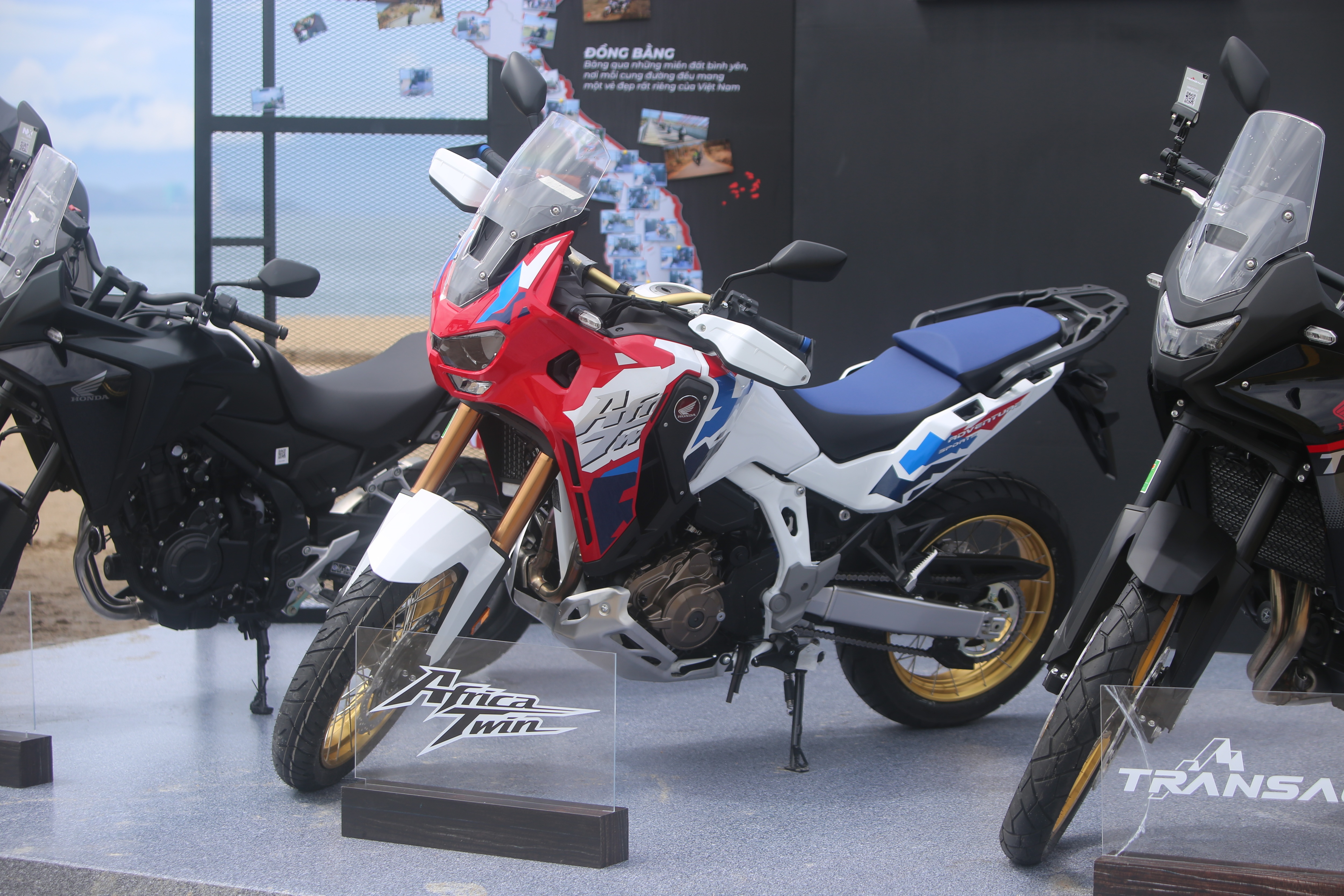 Honda Africa Twin 2026: Giá bán tương đương ô tô cỡ B, chỉ nâng cấp màu sơn