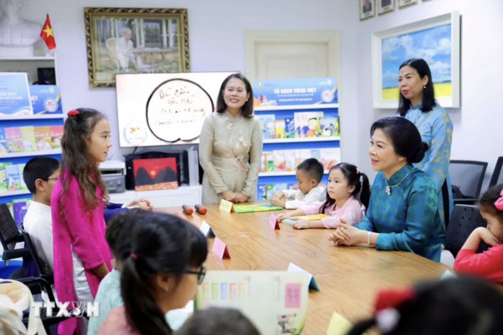Gìn giữ và thúc đẩy giao lưu văn hóa Việt Nam - Singapore