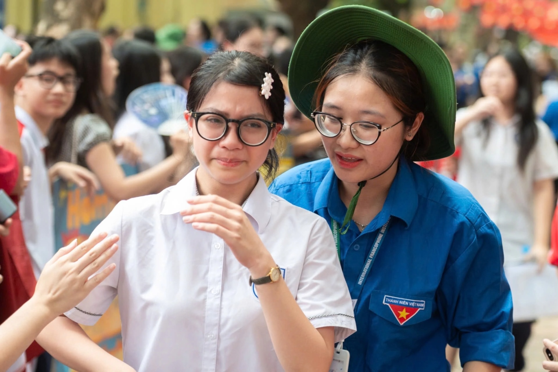 Đề toán thi vào lớp 10 Hà Nội: Học sinh 