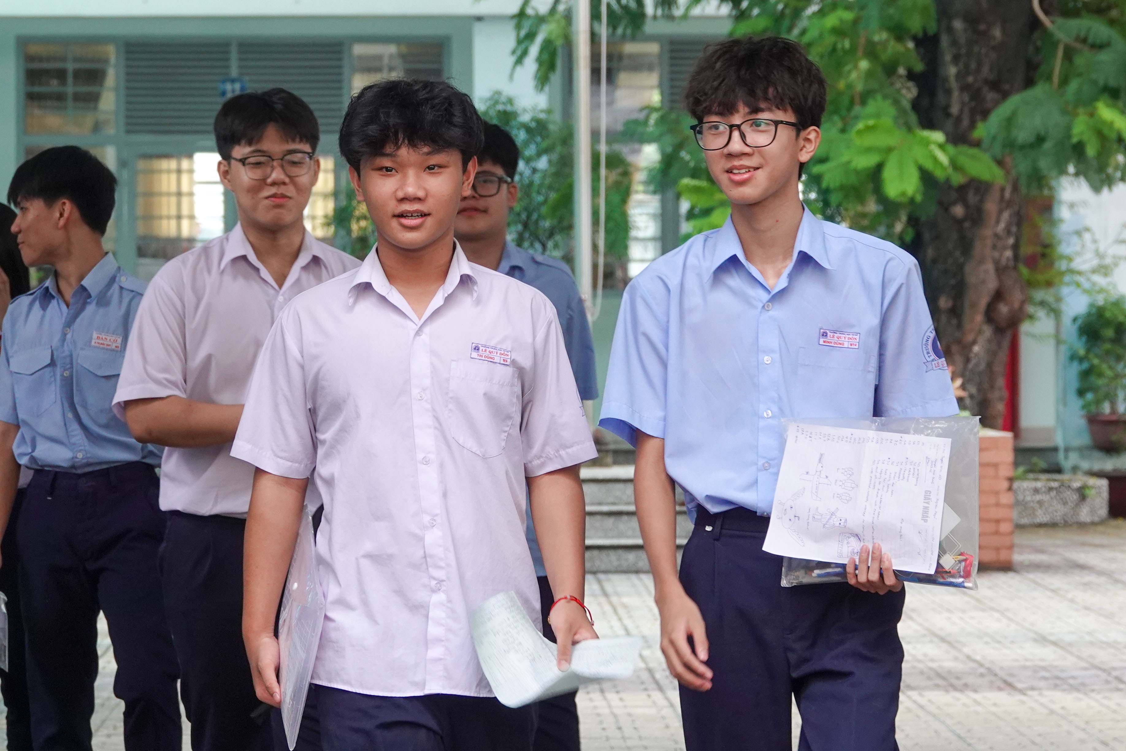 Ngày đầu thi vào lớp 10 TPHCM, một số điểm thi phát hiện đề bị mất chữ