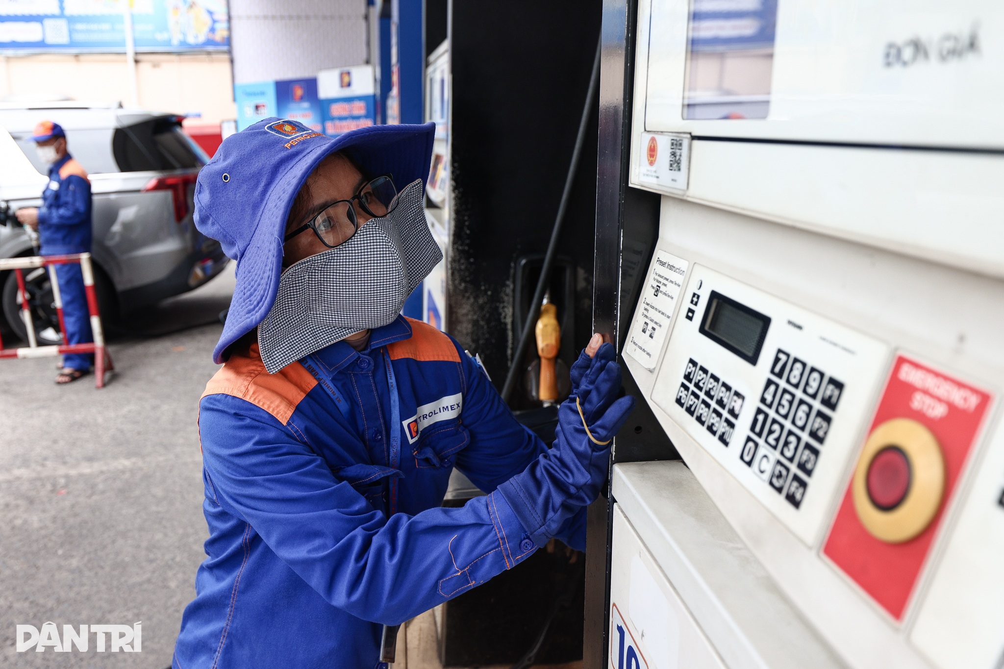 Doanh nghiệp xăng dầu đua nhau giảm giá: Tín hiệu vui cho người dùng