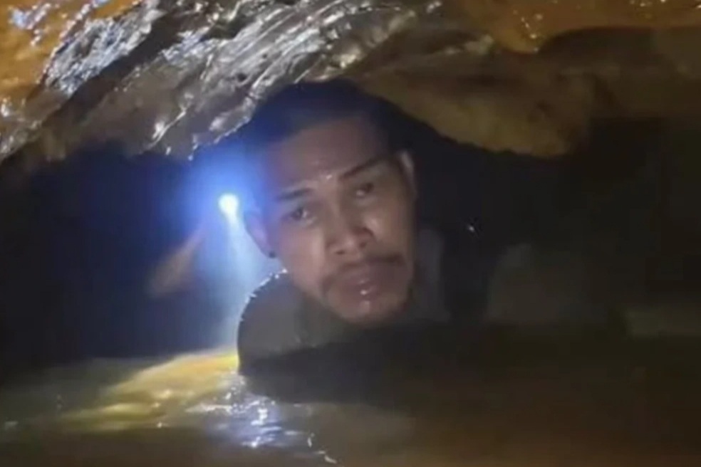 11 ngày sinh tồn trong hang ngập lũ ở Lào