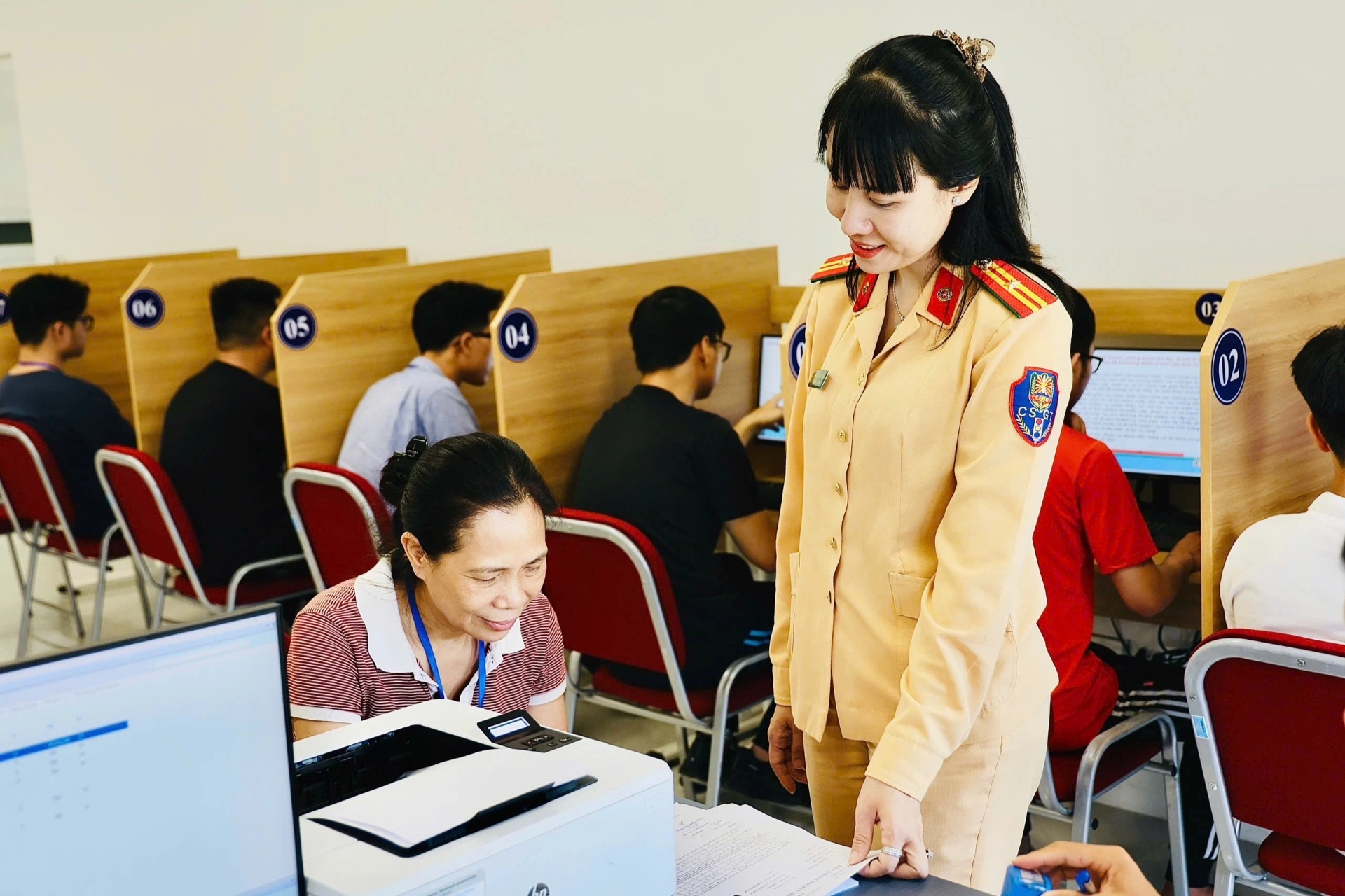 Phục hồi điểm GPLX: Bộ Công an đề xuất tăng câu hỏi, bỏ kiểm tra mô phỏng