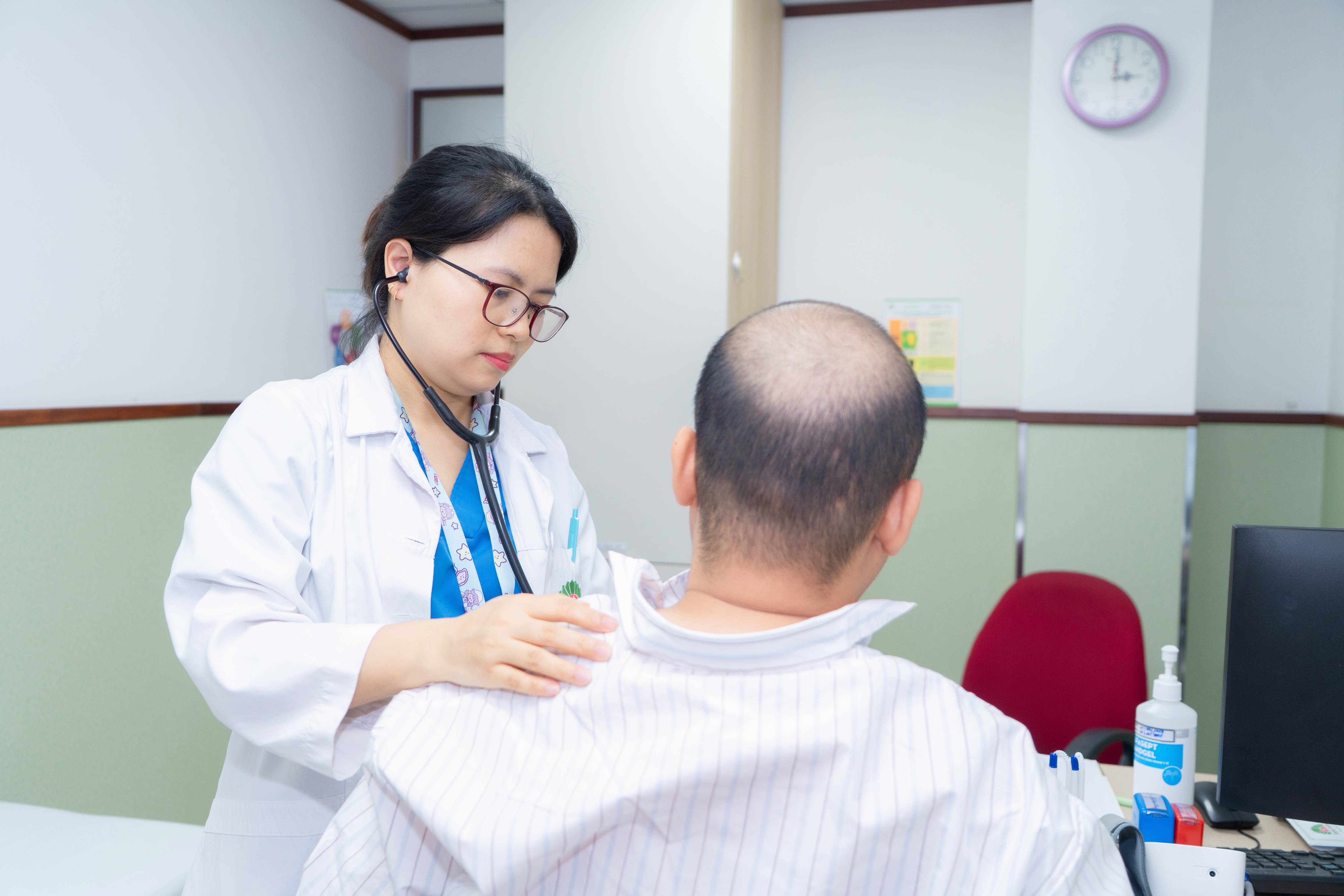 Nắng nóng đỉnh điểm, nhiều người cao tuổi cấp cứu vì biến cố tim mạch