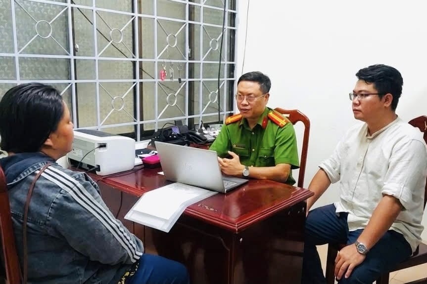 Xử lý 2 người sai trẻ em bán trái cây tại quán nhậu ở TPHCM