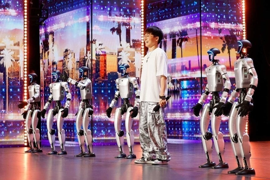 Dàn robot hình người Trung Quốc gây bất ngờ trên sân khấu Mỹ