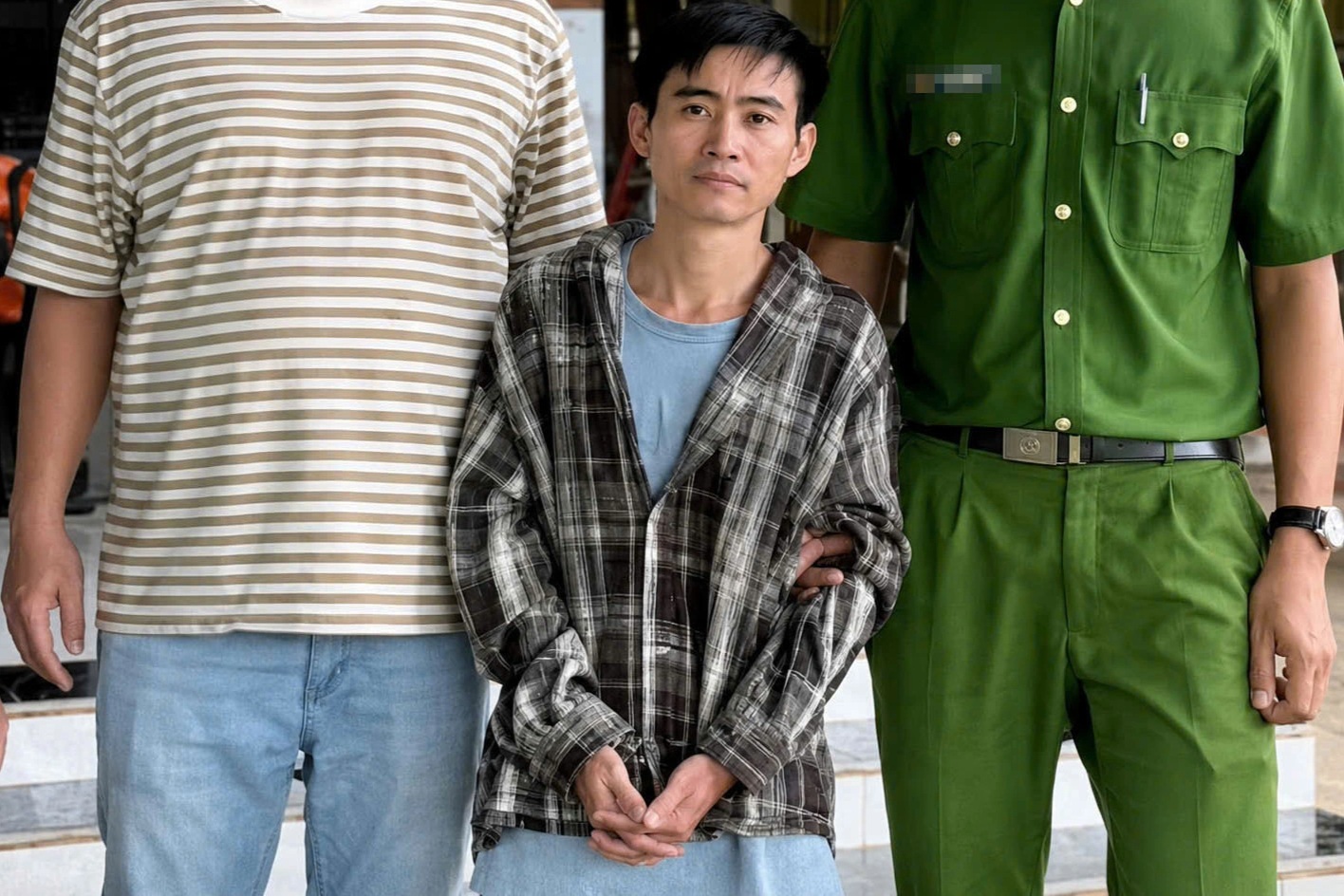 Nhân viên quán ăn dùng dao chém vào mặt đồng nghiệp ở TPHCM