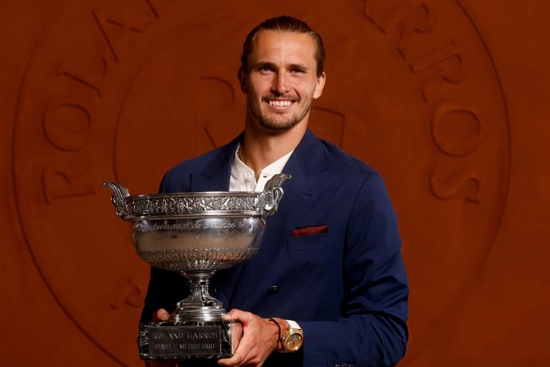 Zverev trút bỏ gánh nặng sau chức vô địch Roland Garros