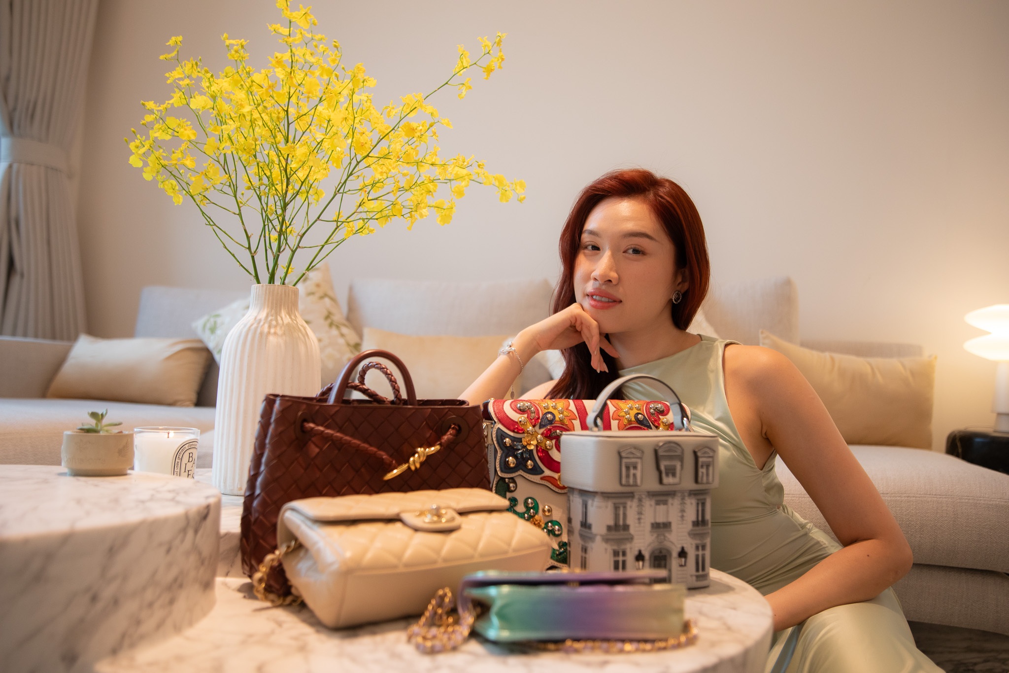 MC Thanh Thanh Huyền khoe bộ sưu tập hơn 30 túi xách trong t