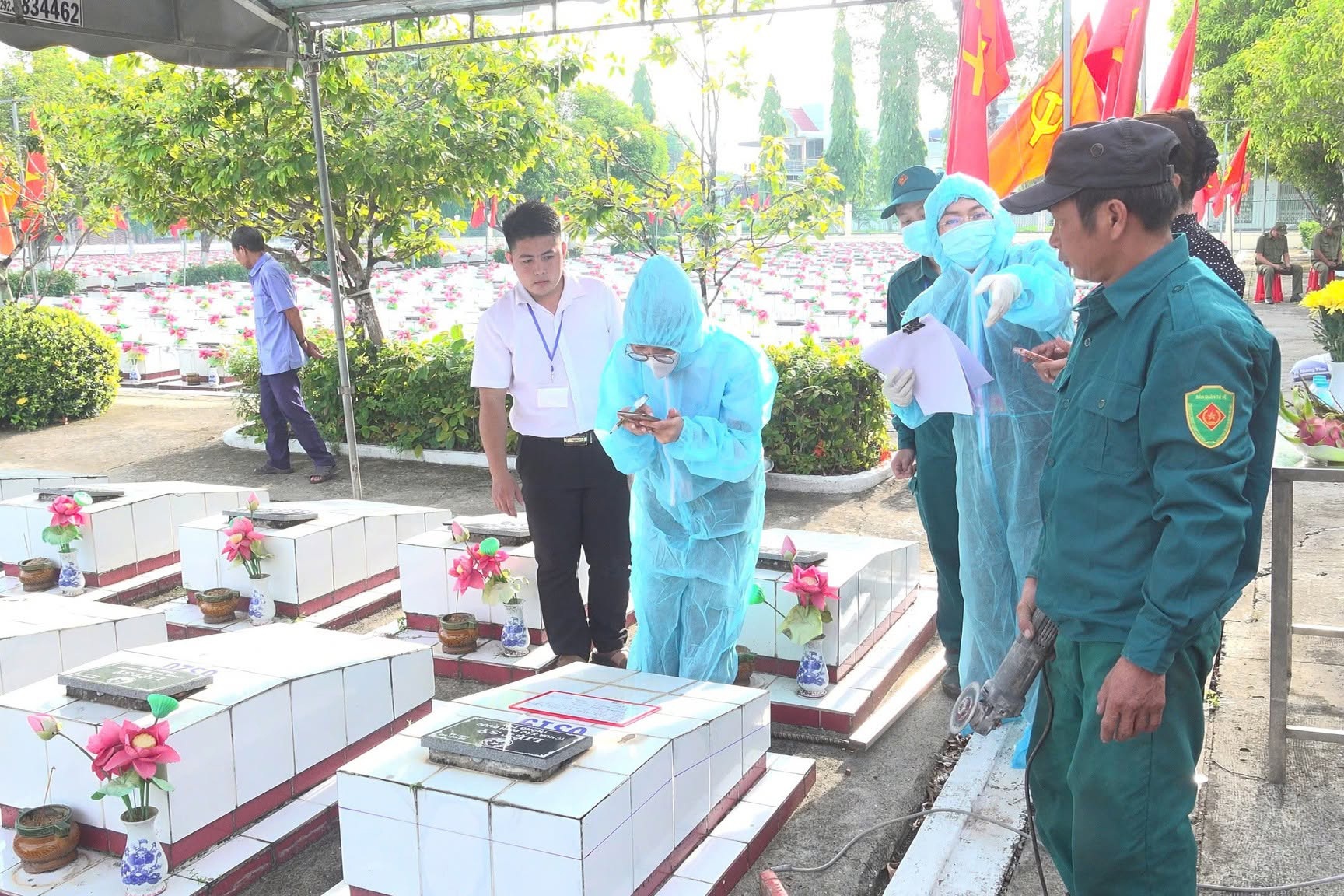 Tây Ninh lấy mẫu sinh phẩm hơn 2.600 phần mộ liệt sỹ tại Đức