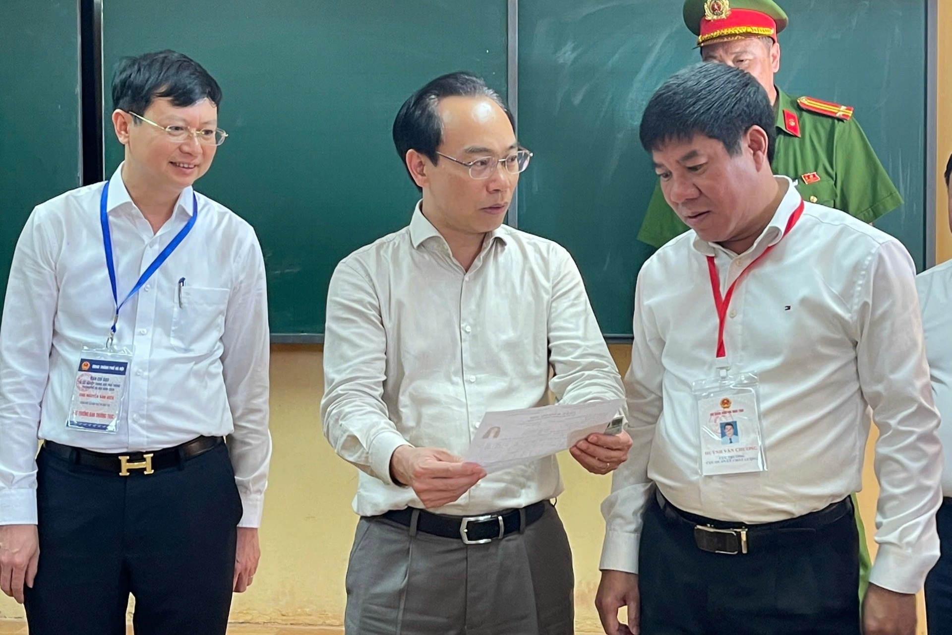 Bộ trưởng Hoàng Minh Sơn thị sát điểm thi tốt nghiệp THPT 20