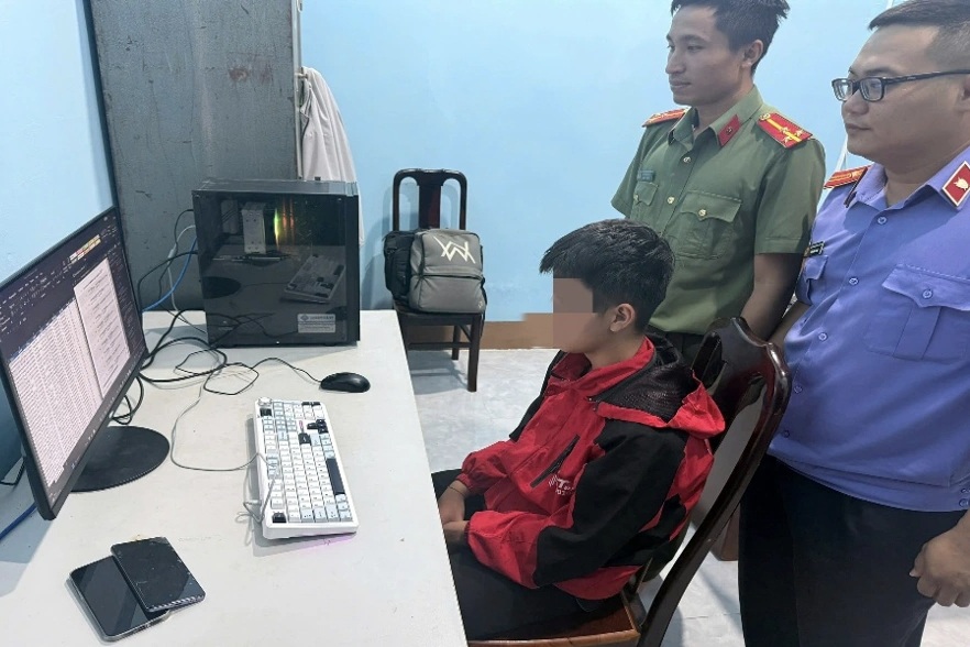 Công an Lâm Đồng khởi tố nam sinh lớp 10 bán 20 triệu dữ liệ