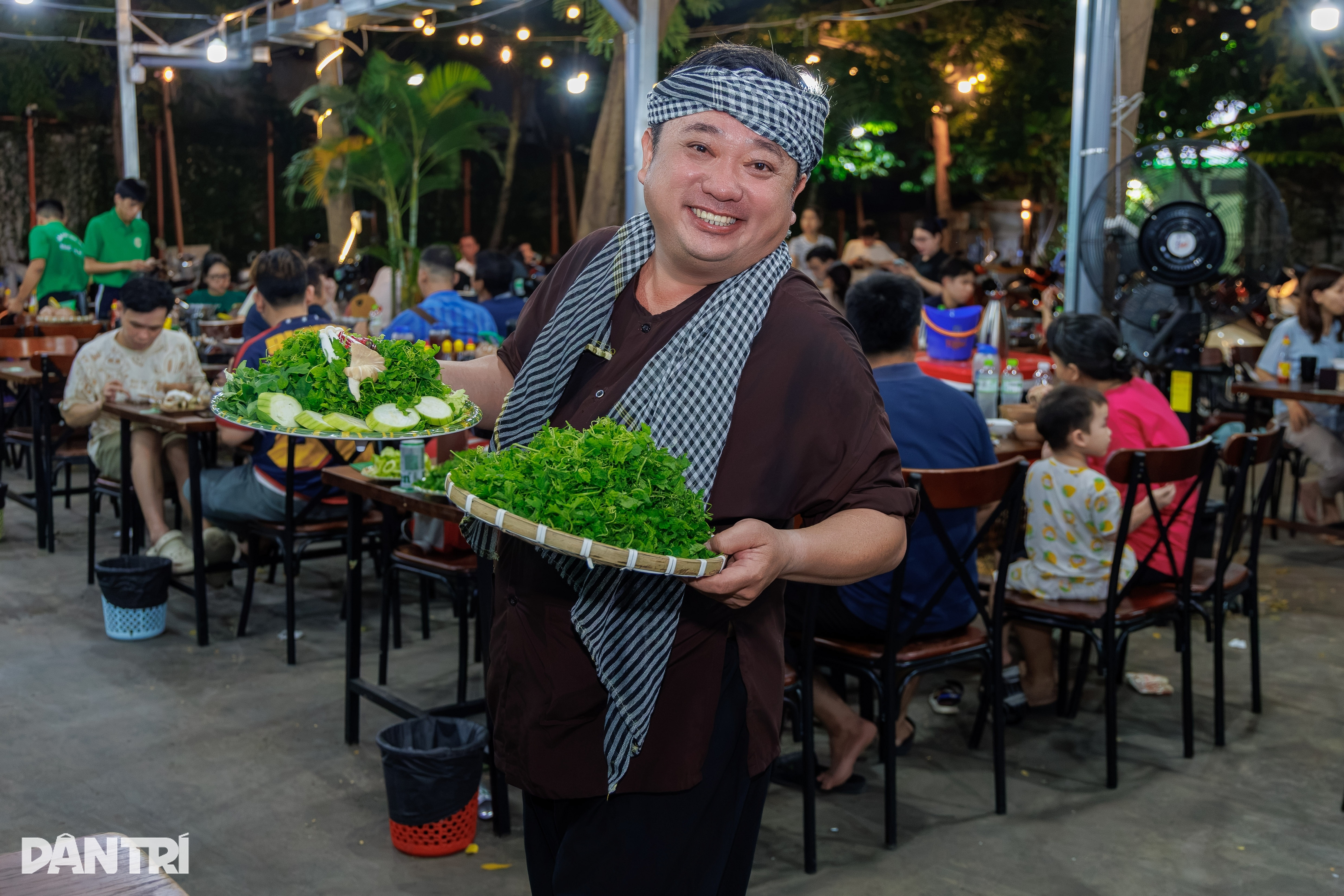 Gặp "thằng Cò" Đất phương Nam mưu sinh ở quán lẩu sau gần 30 năm lang bạt