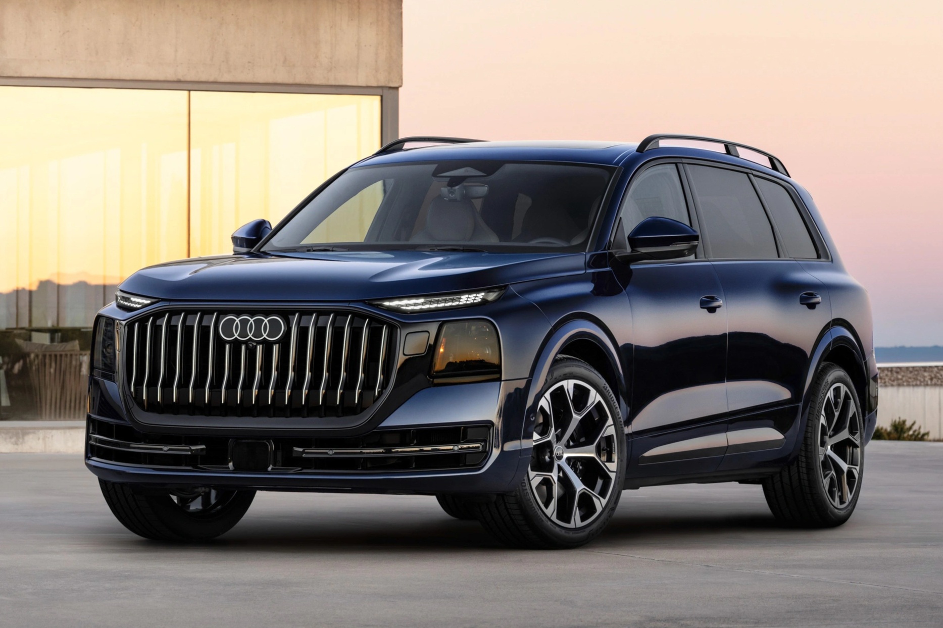 SUV cỡ lớn Audi Q9 ra mắt, có bản động cơ V8