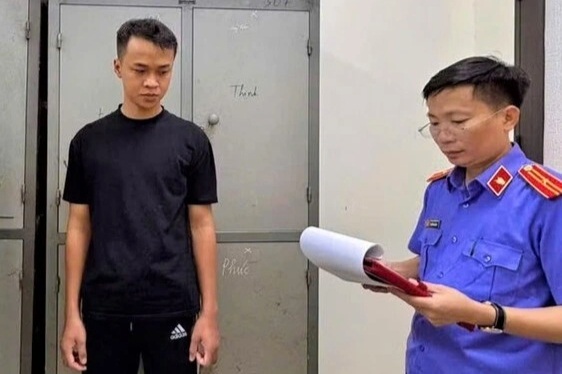 Giả danh công an cưỡng đoạt tiền của cô gái trong khách sạn