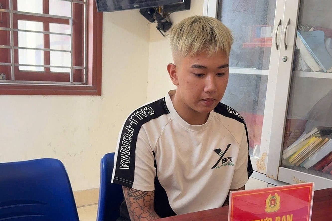 Nhóm thanh niên bốc đầu xe máy, phát trực tiếp lên mạng xã hội