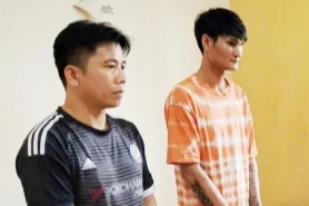 Xông vào quán cà phê, cướp điện thoại của đứa trẻ 9 tuổi