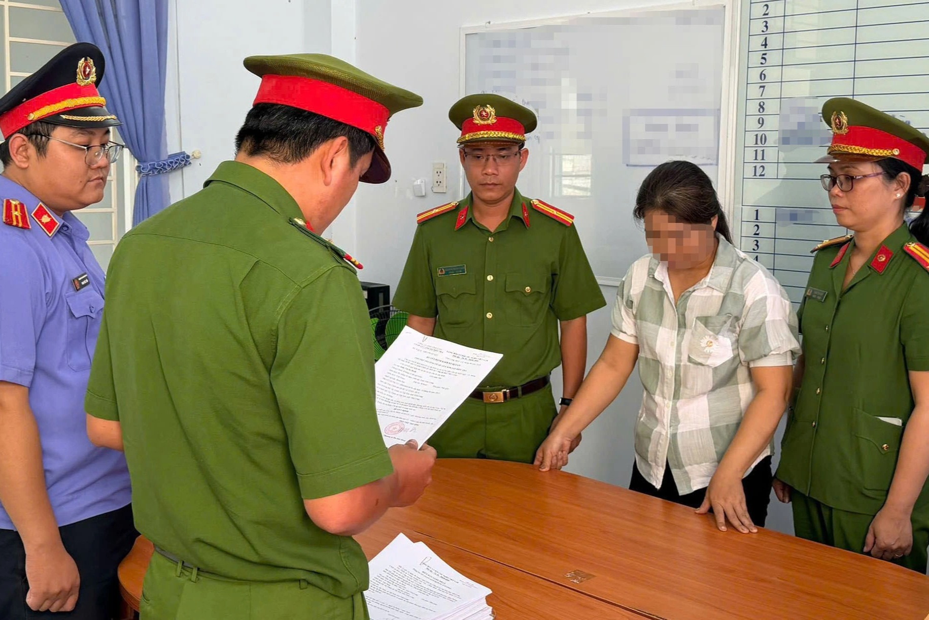 Cản mẹ chồng và hàng xóm xô xát, con dâu vướng vòng lao lý