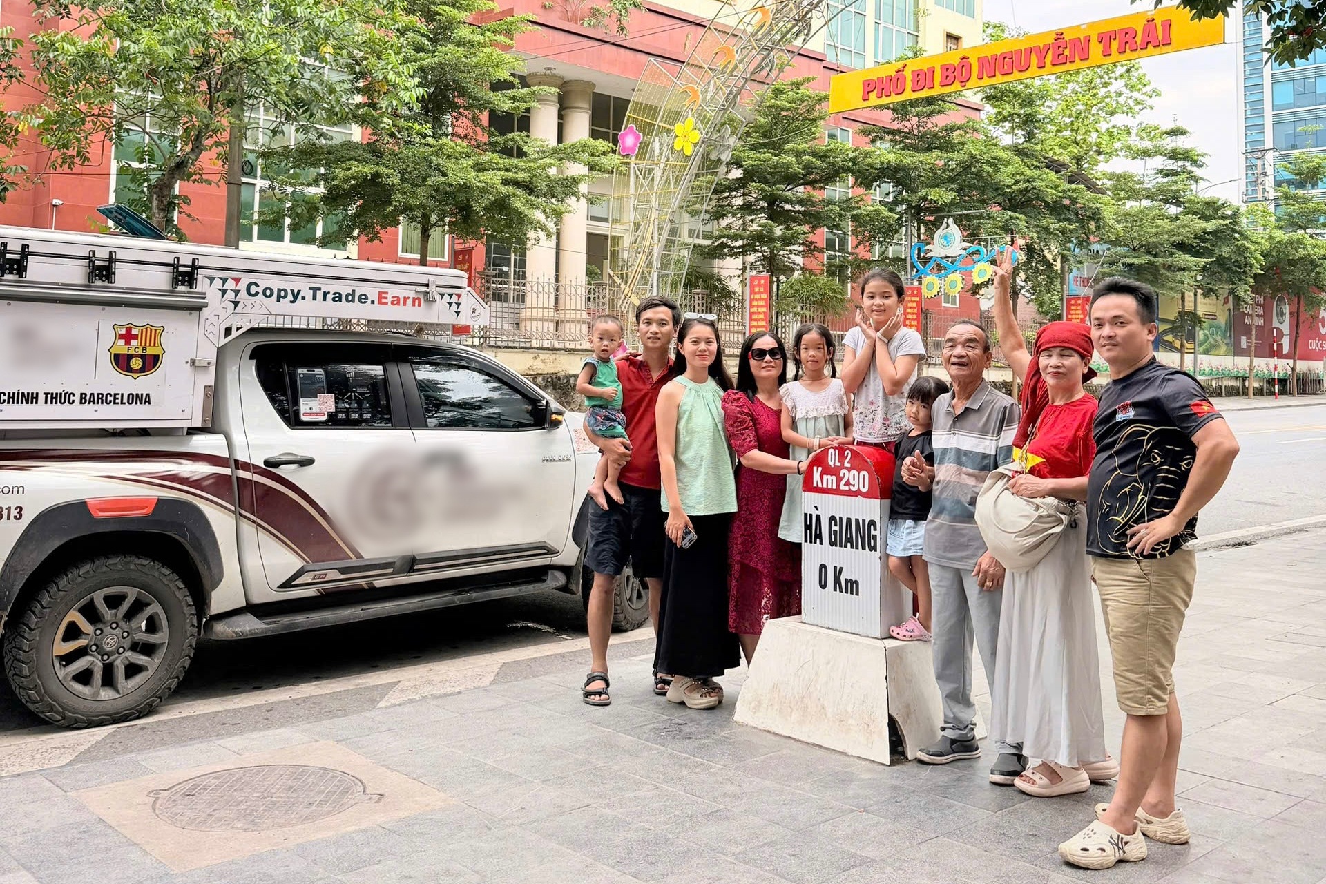 Vợ chồng TPHCM mang "nhà di động" 1,5 tỷ đồng đưa bố mẹ phượt 2.000km