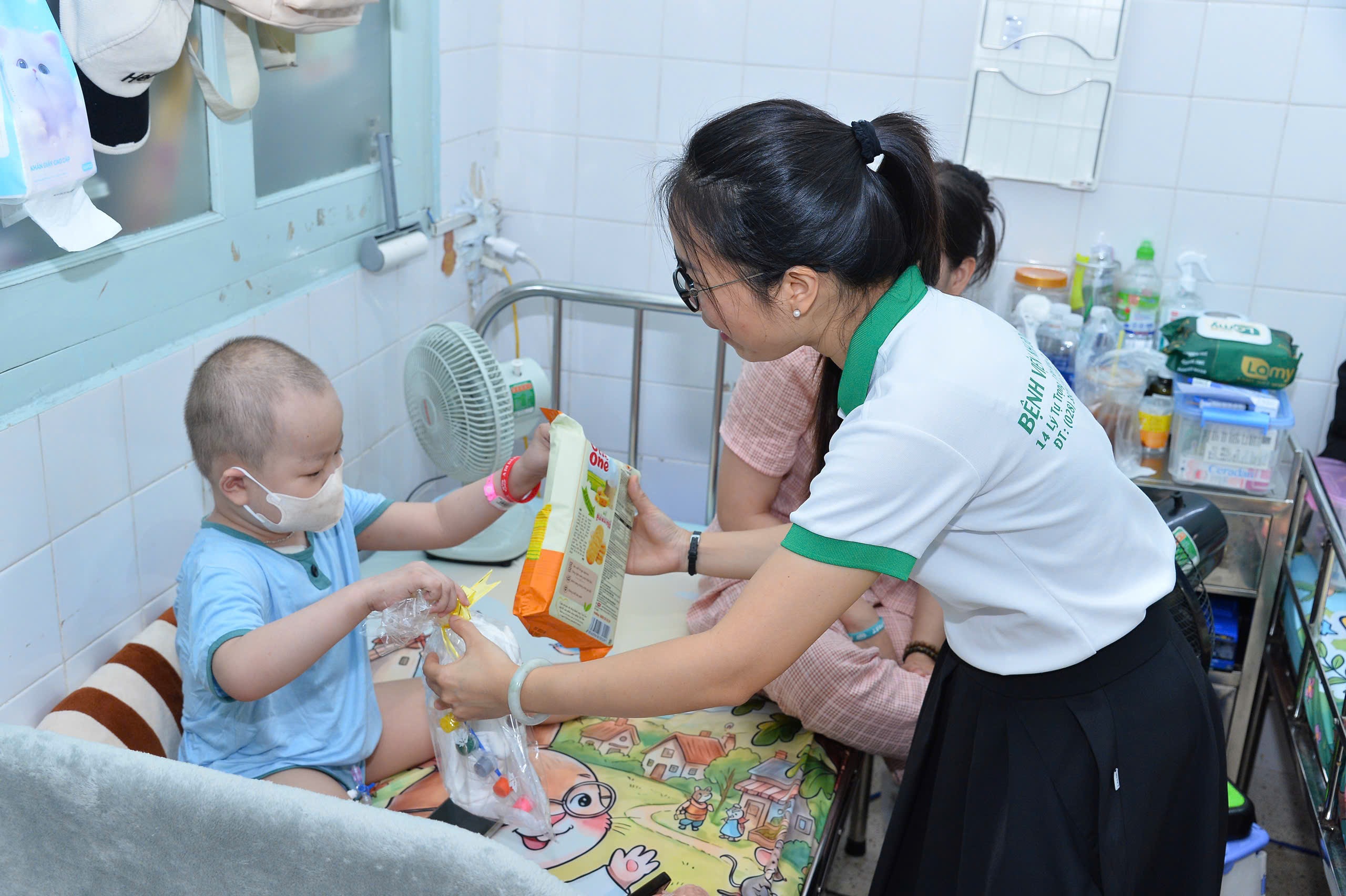Thực trạng ung thư trẻ em ở Việt Nam: Mỗi năm 3.000 ca mới, dễ bị bỏ quên