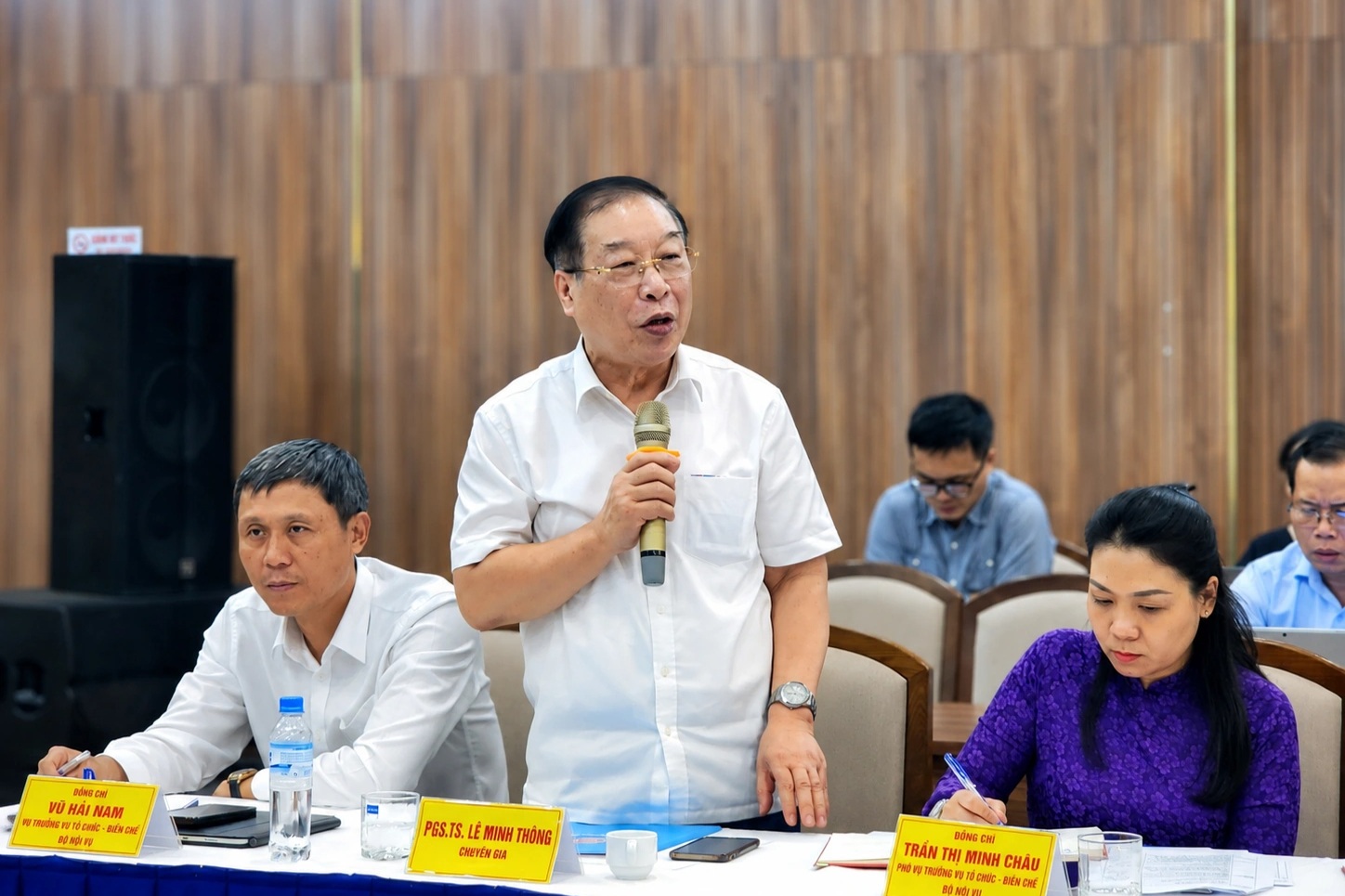 Chấm dứt tư duy "cấp trên giao việc nhưng giữ lại quyền và tiền"
