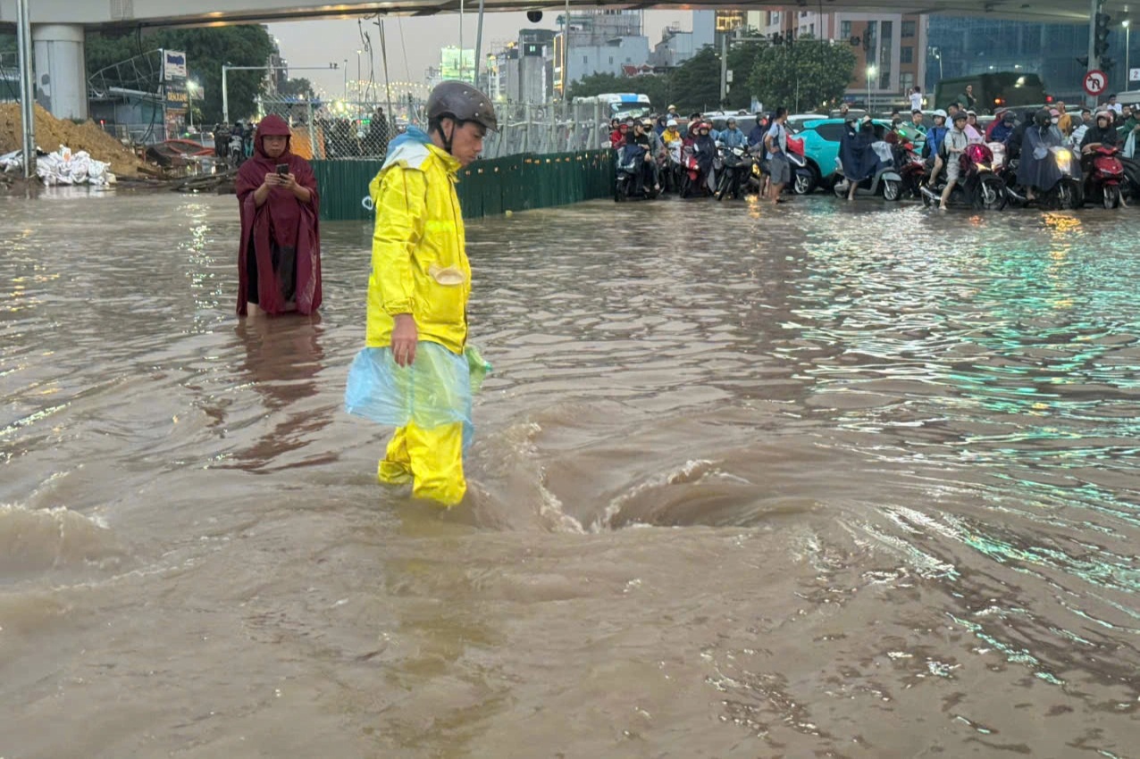 Hà Nội lý giải điểm ngập ở Long Biên sau trận mưa lớn chiều 31/7