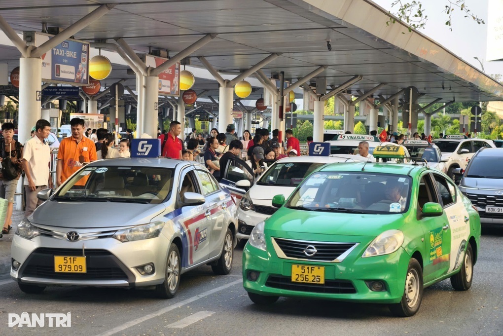 Bộ Tài chính lên tiếng về phản ánh taxi phải xuất hóa đơn từng chuyến