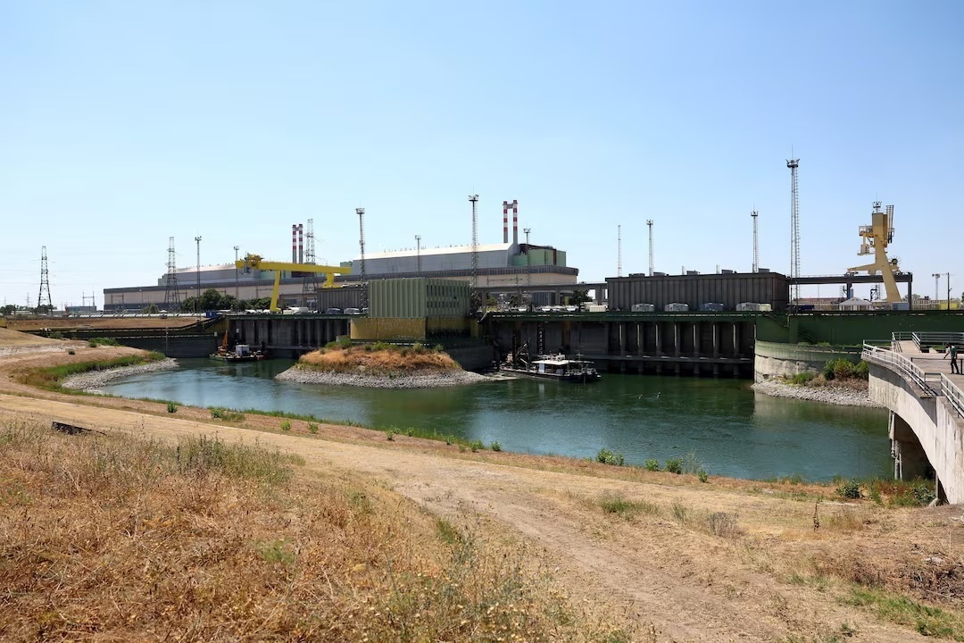 Nhà máy điện hạt nhân duy nhất của Hungary ngừng hoạt động vì sông cạn nước