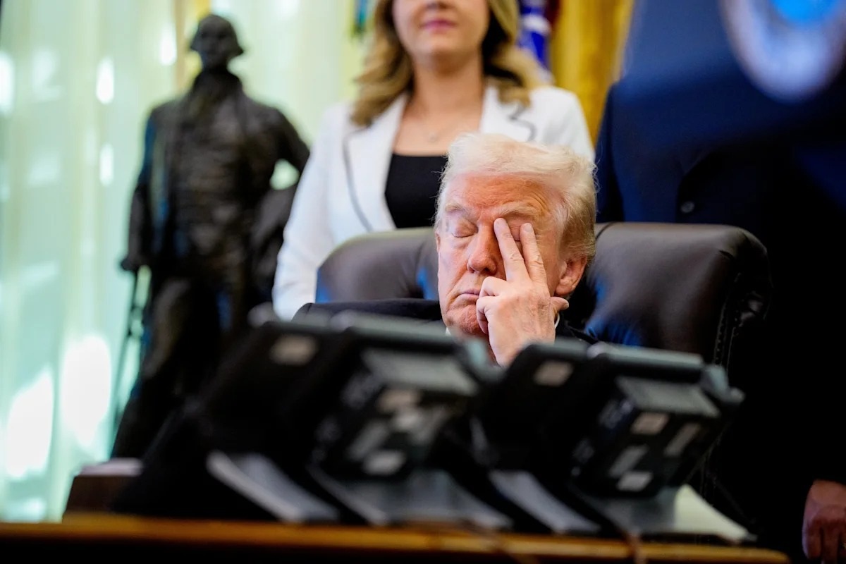 Quan chức Mỹ hé lộ những cuộc gọi giữa đêm của Tổng thống Trump