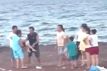 Bộ Công an khen lực lượng an ninh cơ sở cứu cháu bé 7 tuổi bị đuối nước