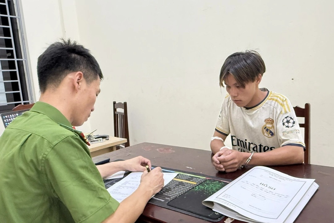 Bắt giữ nghi phạm hiếp dâm thiếu nữ 15 tuổi