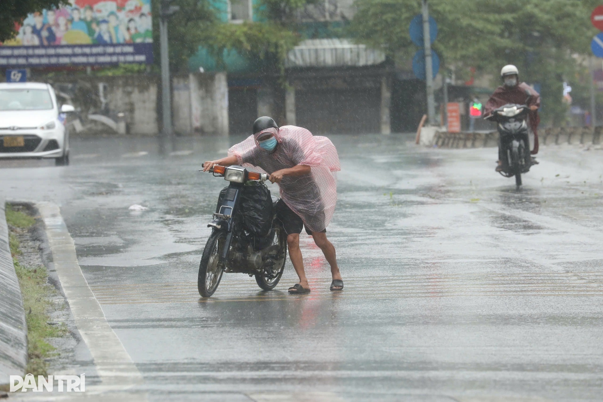 Bắc Bộ đối mặt mưa lớn diện rộng, áp thấp nhiệt đới sắp mạnh lên thành bão